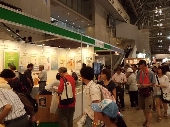 多くのお客様がブースに来られました